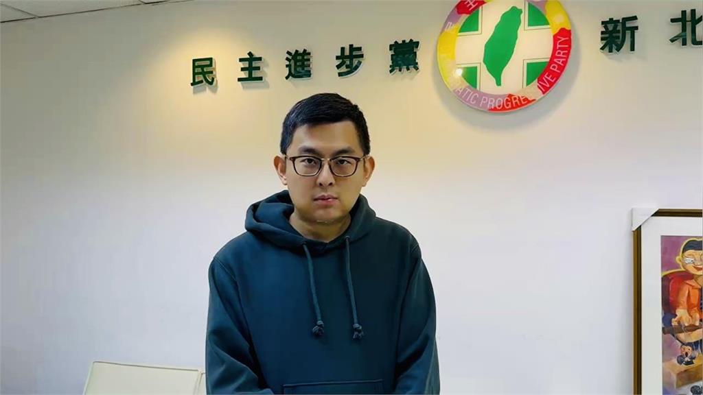 快新聞／黃國昌戰新北到底？卓冠廷賭投票單出現名字　和他發500份雞排