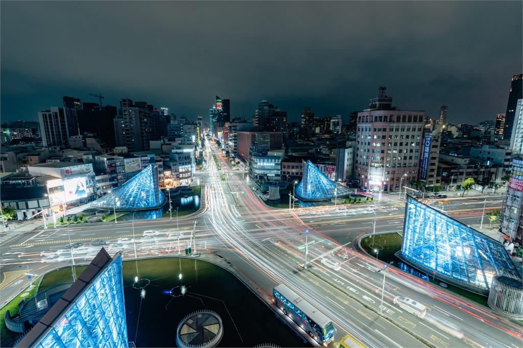 子瑜等10年終於回家…黃捷「中空律動」辣炸:本週我挺藍!網全暈:狠欸