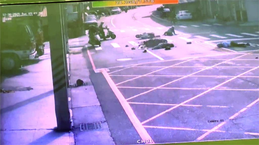 彰化消防隊前3機車連環撞 7旬婦左腳骨折送醫