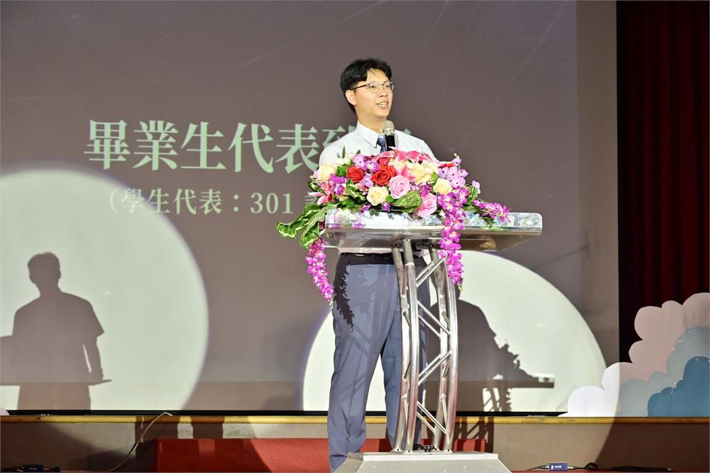 臺中一中畢典驚見「最混獎」　校長發文談缺曠紀錄：要對自己負責