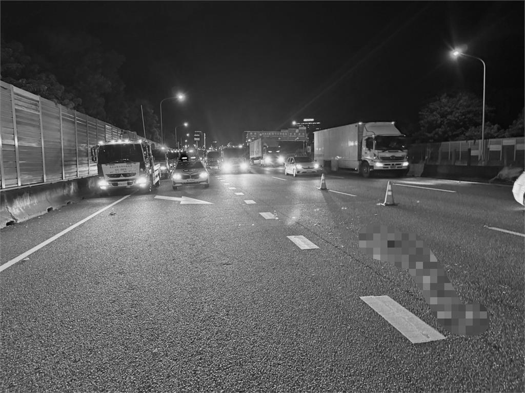 50歲男疑國道自撞下車「遭8車輾斃」!殯葬「收拾四分五裂」畫面曝光