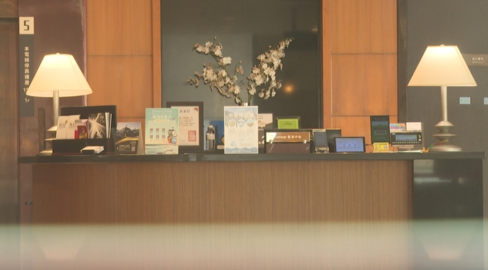 旅客入住台中某酒店開房間門 驚見櫃台人員在內以為自己走錯房間