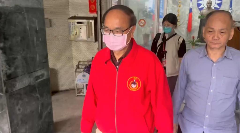 快新聞/國民黨基隆黨部「涉偽造連署」被搜索 主委等3名幹部被帶走約談