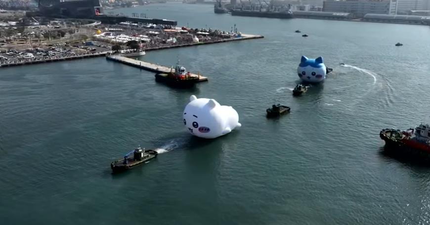快新聞/高雄燈會正式開幕!「水門禮」迎接吉伊卡哇、小八貓 兔兔烏薩奇港邊玩耍