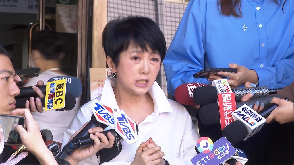 坐輪椅也要告到底! 歌手周思潔向音樂人小蟲求償千萬