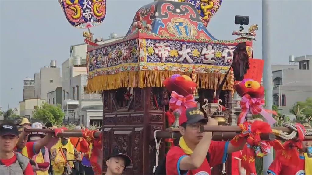 台南學甲上白礁繞境 「集和宮蜈蚣陣」領銜200多組陣頭遶境