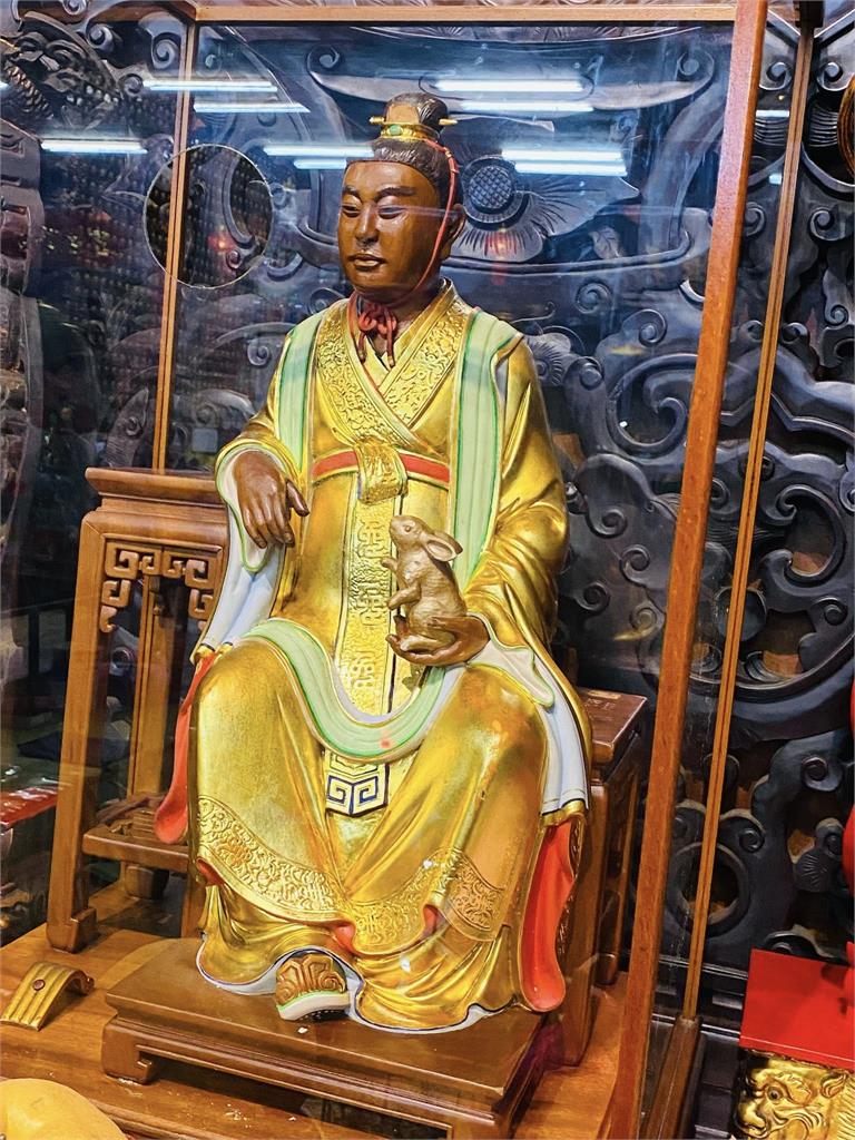 卯兔星君神像竊案偵破！台南市表揚警方贈畫「神還原」