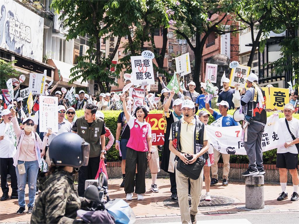 快新聞/罷免倒數13天投票 蘇巧慧淡水掃市場籲:726投同意護台灣
