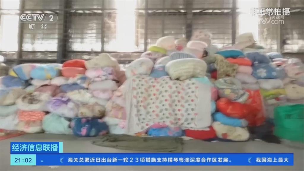 噁！中國「舊衣當新衣」直播出清　污漬發霉發臭不洗就上架