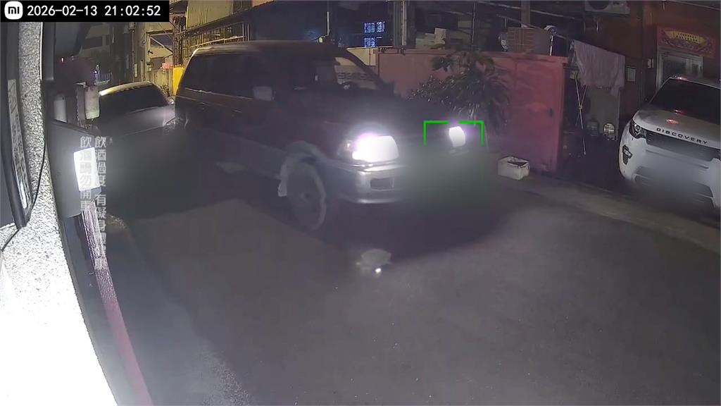 酒駕伯倒車亂撞！塞錢求別報警　語無倫次遭管束帶回