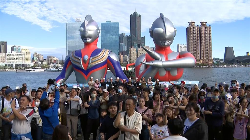 超人力霸王迪卡.初代 守護高雄最終日吸上千民眾歡送