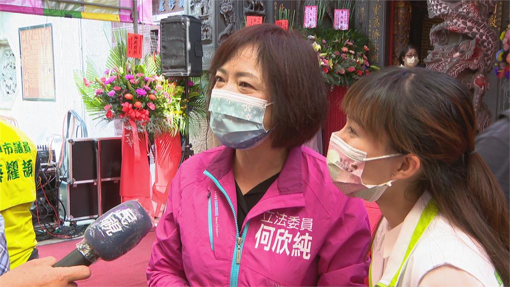 最強母雞？何欣純跨區為正國會新秀廖芝晏輔選