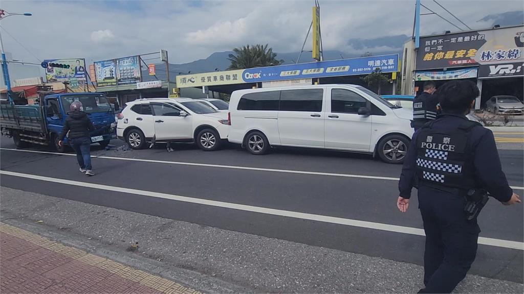 貨車駕駛邊拿手機邊開車　煞車不及撞前車
