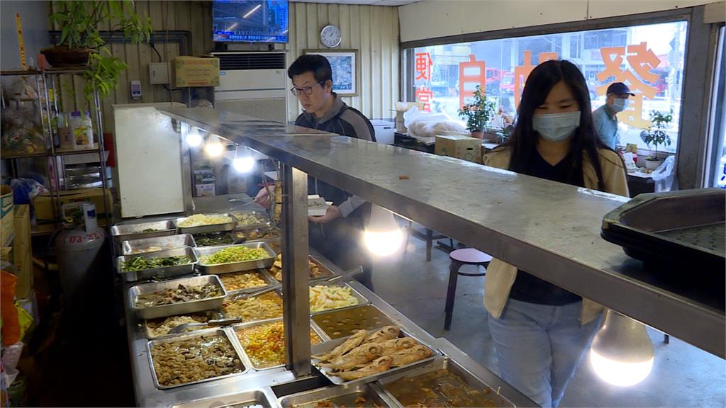抗通膨!新北便當店1主3配只要50元 一主菜三配菜只要50元! 新北傳統便當店高CP值受歡迎
