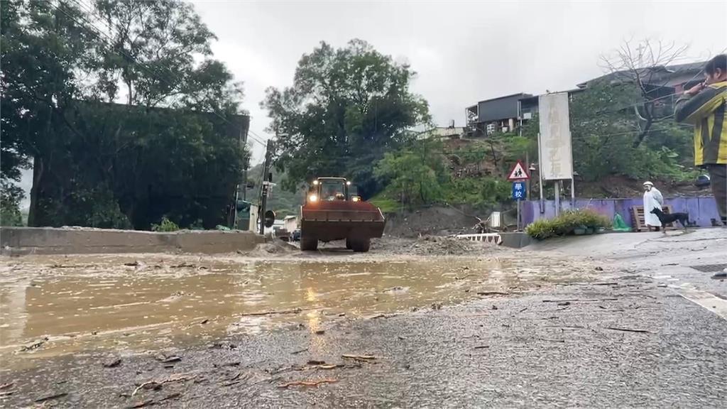 南投暴雨！春陽部落災情嚴重　轎車遭土石掩埋、路基被掏空