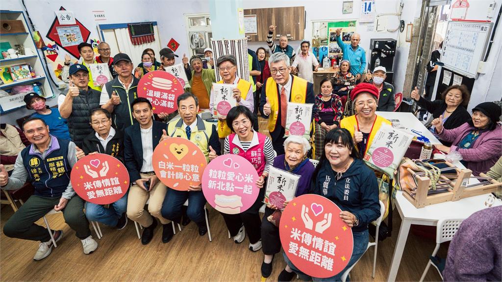 快新聞/蘇巧慧、伍麗華牽線會計師公會做公益 前進原民據點贈白米