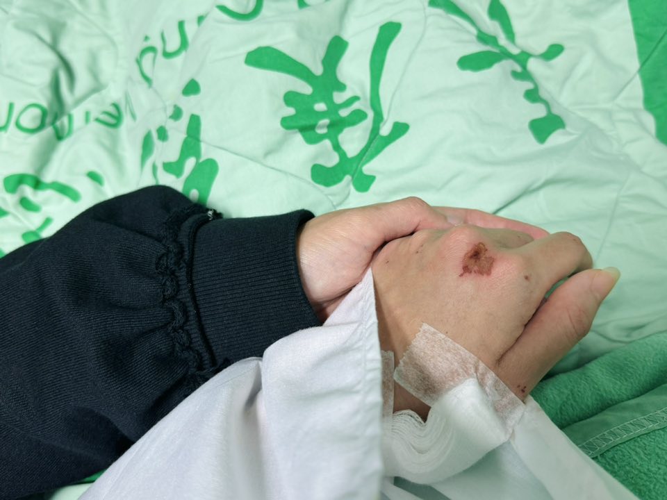 顏曉筠遭汽車「撞飛倒地」傷勢嚴重急動手術！嘆按下暫停鍵《好運來》後續動向曝