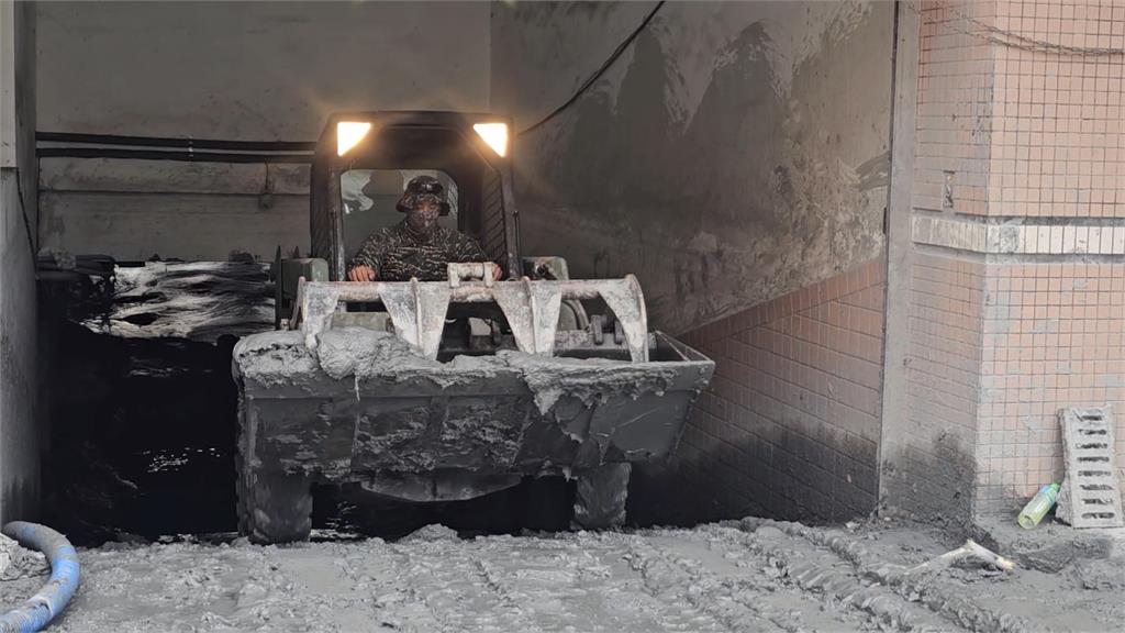 光復商工校長淚謝國軍、志工　校園恢復八成！連假後將復課