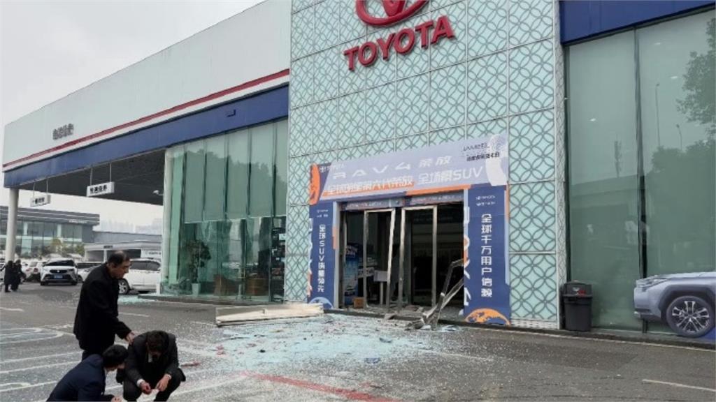 傳訂金不給退失控!男顧客「全身綁炸藥」引爆豐田車行當場慘死 警方揭真相