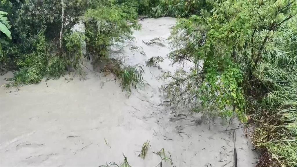 豪雨坍方！高雄田寮遭土石淹沒　10多戶30多人受困