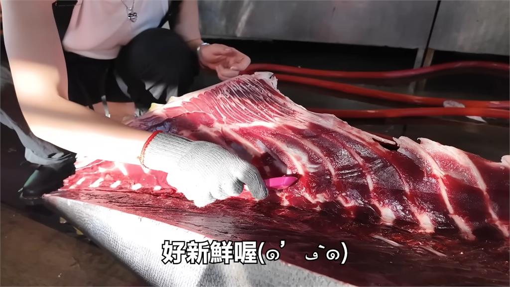 從凌晨吃到中午!她嚐夢幻黑鮪魚套餐 「現殺魚料理嗑到爽」嗨喊:好幸福