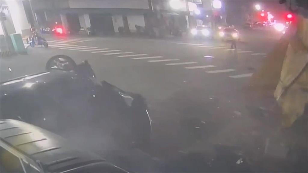 高齡駕駛! 花蓮翁衝分隔島 台中駕駛逆向暴衝撞死騎士