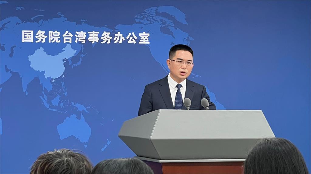 中配擺攤設公告「請不要講台語」遭炎上!國台辦竟嗆台網:台灣社會病了