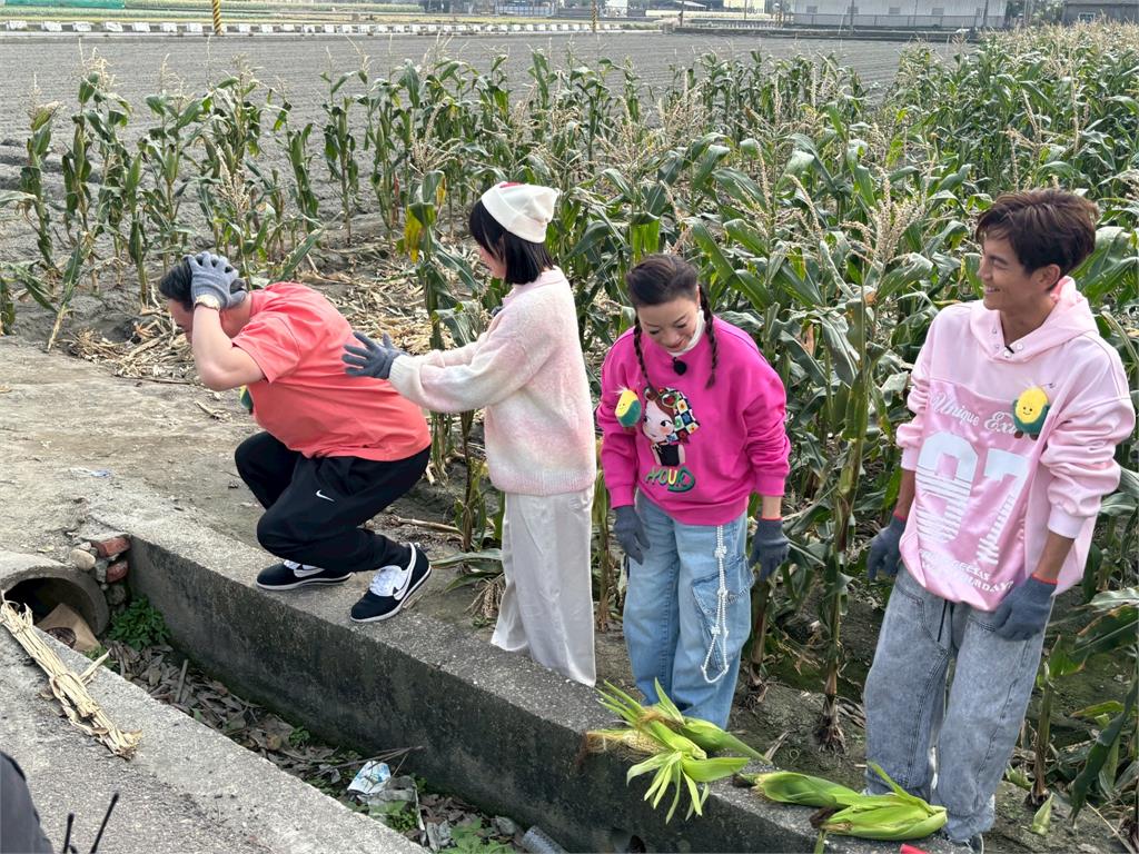 《綜藝新時代》體驗玉米職人!阿翔變人肉靶子慘遭掃射