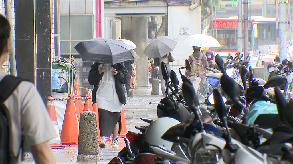 鋒面來襲雨神報到！　氣象署對全台19縣市發布「豪大雨特報」