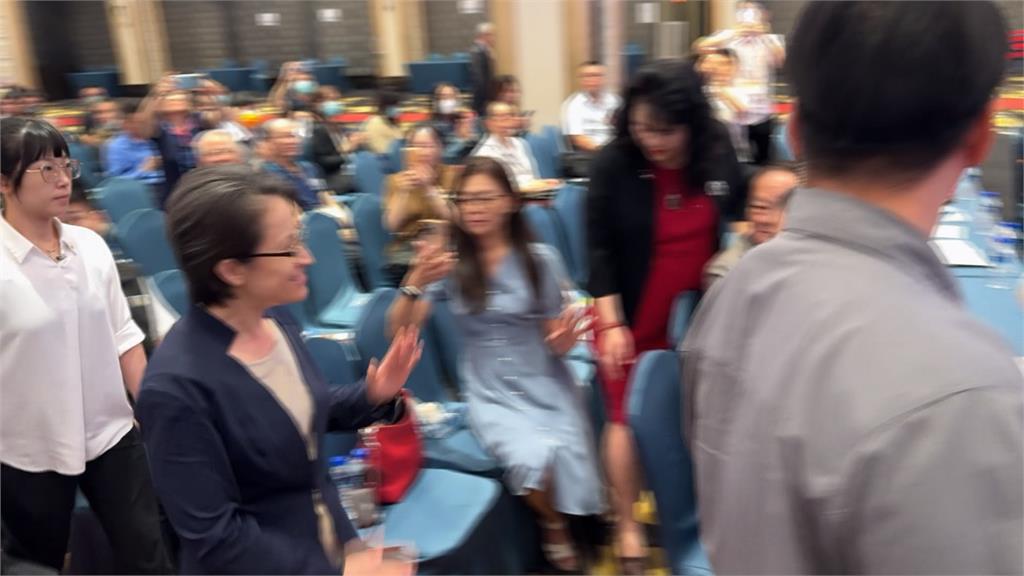 蕭美琴赴台中何欣純全程陪同 傳賴屬意何欣純戰台中市長?
