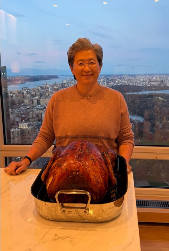 半導體大咖送上感恩節祝福 蘇姿丰曬火雞照吸35萬點閱