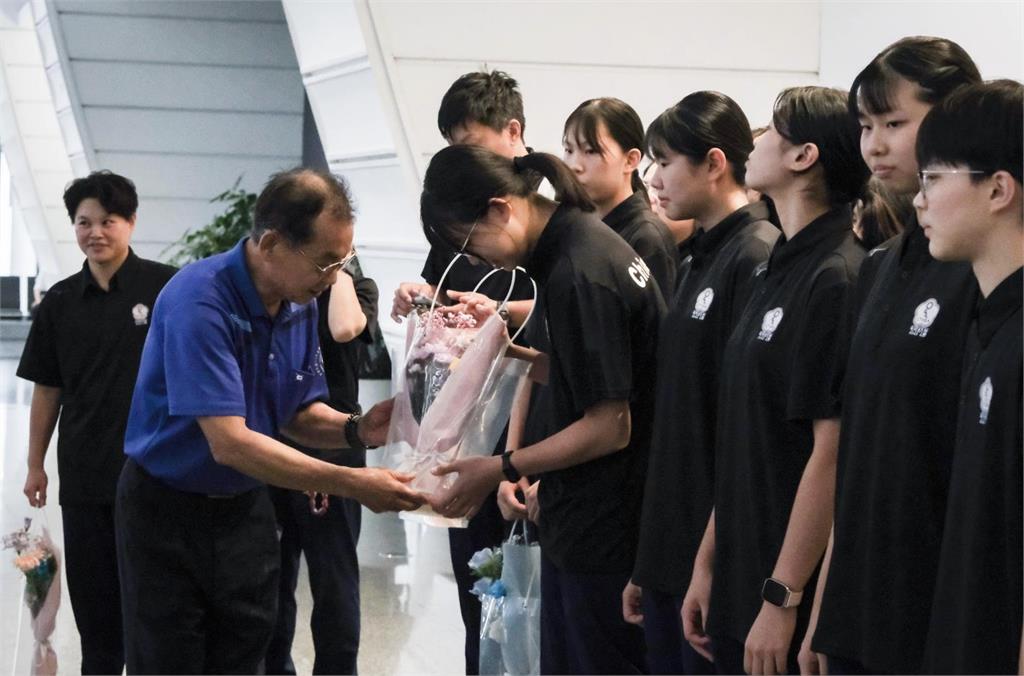 綜合／連兩屆站上世界四強舞台！台灣女排U17世錦賽代表隊返台  男排接棒出戰