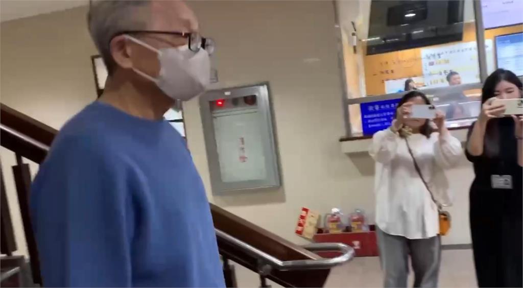 快新聞／涉貪500萬交保！羈押百日邁出北院　陳歐珀滿頭白髮、身形消瘦畫面曝
