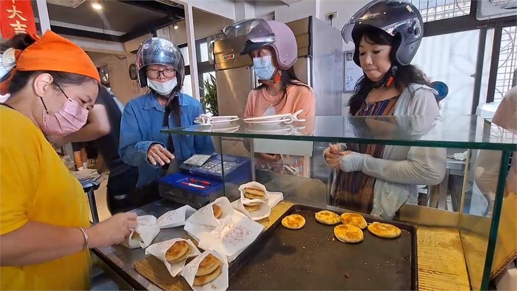 蔥飆天價!蔥仔餅滿滿蔥餡 基隆老店恐賣1顆虧1顆