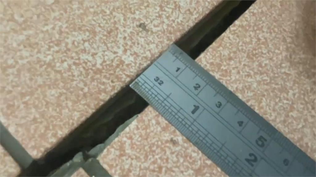 1公分裂縫從天花板裂到地面 屋主告施工建商
