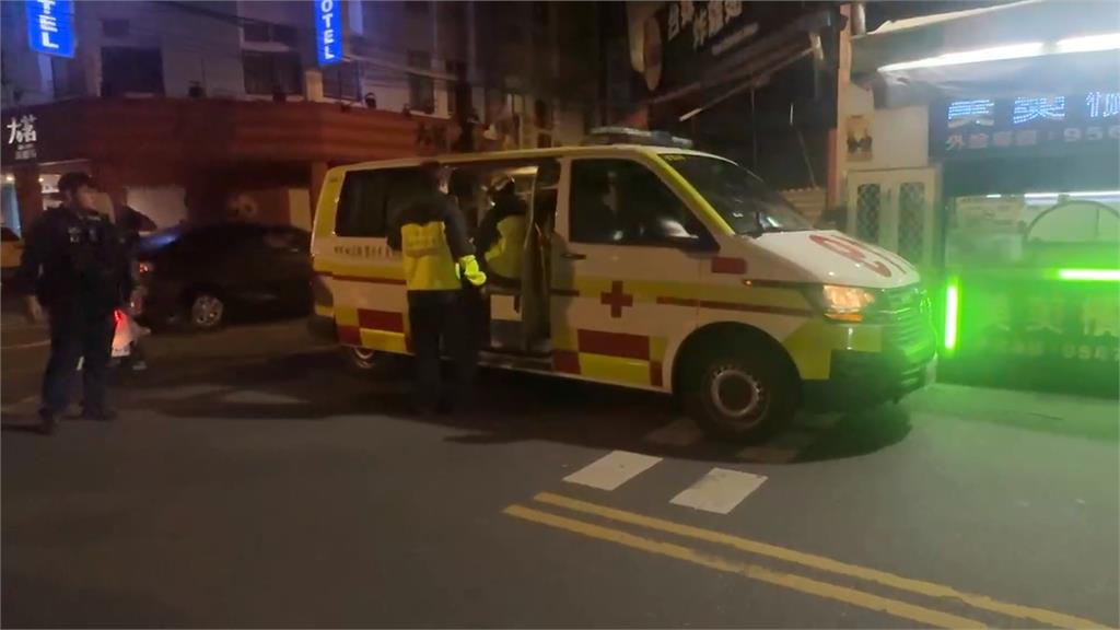 羅東夜市旁公園女子持菜刀揮舞　攤商嚇壞！警電擊槍圍捕強制送醫