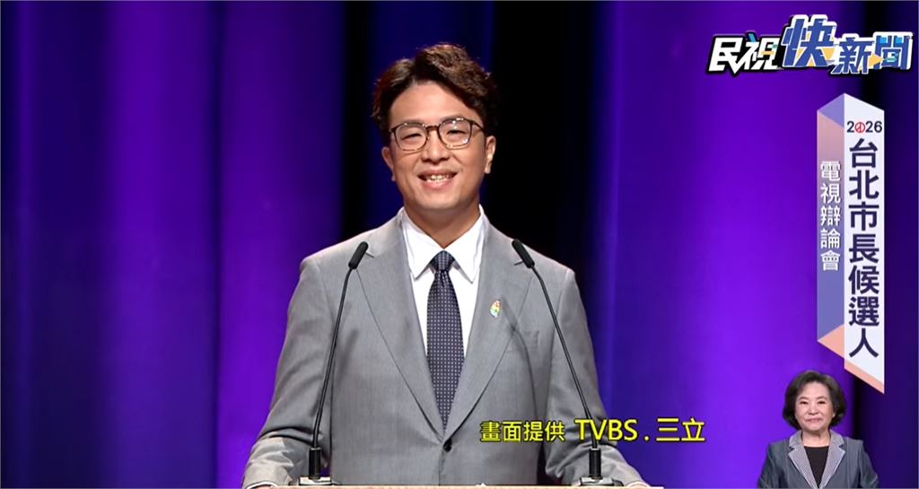 北市長巔峰辯論！沈伯洋休息時間「做1事」網嚇壞：你不是在台上嗎？