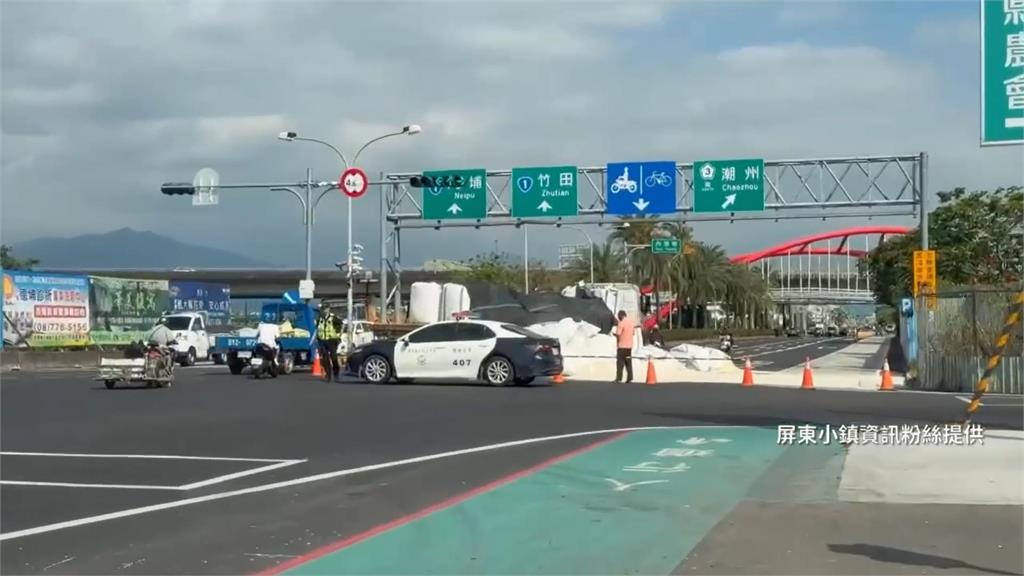 快新聞/直擊!屏東麟洛交流道「大車貨物散落一地」 現場畫面曝