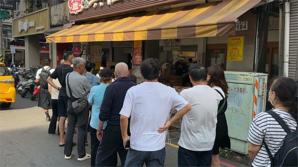 薔琵颱風襲南台灣放假　高雄出太陽民眾排隊吃早餐