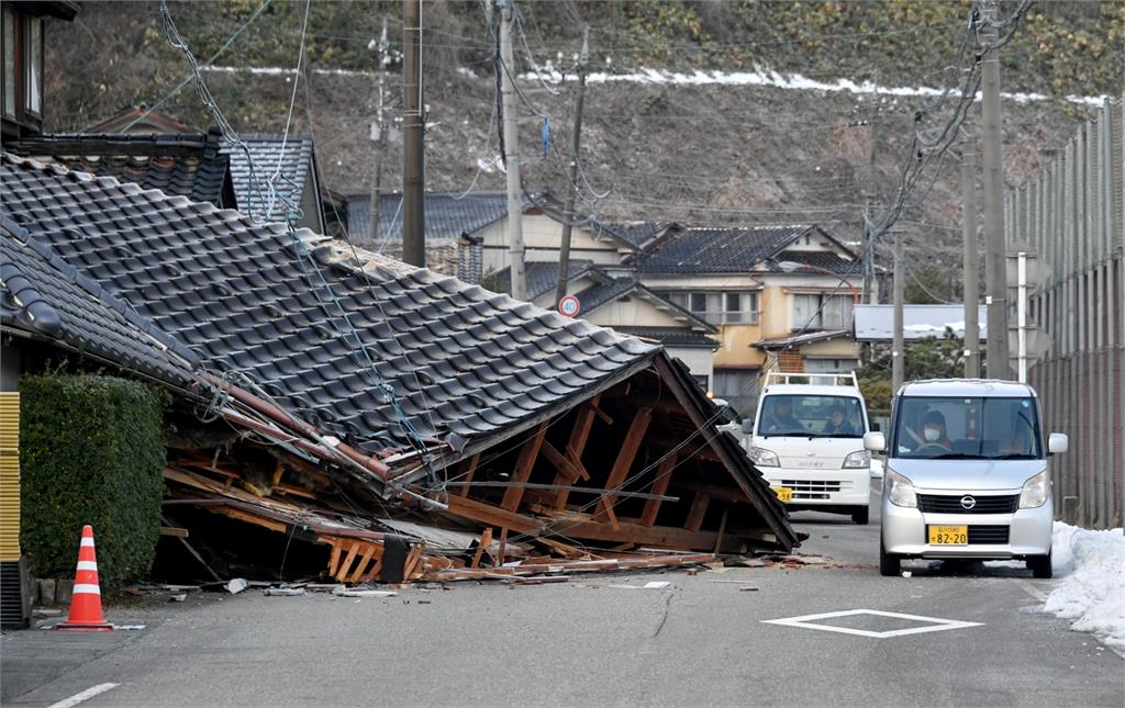 日本7.6強震「房屋坍塌」多人遭活埋！受困居民社群急喊：拜託救救我