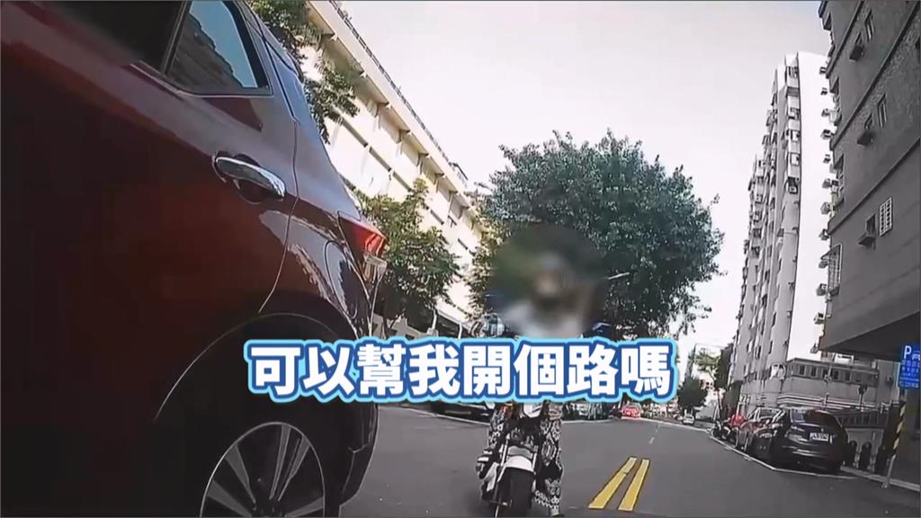 高雄苓雅駕駛突昏迷「警破窗救人」　　前鎮警開道護送孕婦