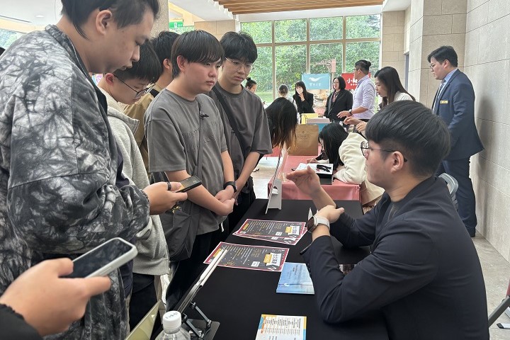 中華大學校友返校搶人才!餐飲祭六萬高薪