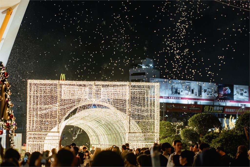 快新聞/高雄耶誕生活節登場!中央公園點亮永恆星冠 金曲級卡司連唱5天