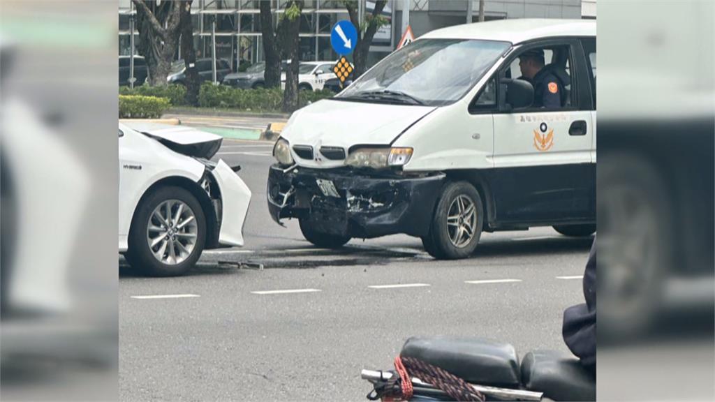 高雄警開警備車外出送公文　疑身體不適肇事對撞待轉3車