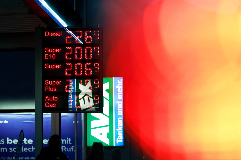 中國貨輪被擋在荷莫茲海峽⋯外媒驚呼：不尋常！國際原油價漲破110美元