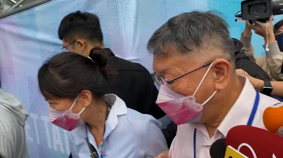 快新聞/民眾黨5立委都陷助理費爭議 柯文哲回應後快閃