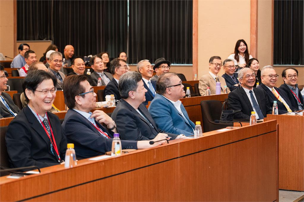 謝金河世新開講談2026經濟展望　指AI正改寫國際產業版圖