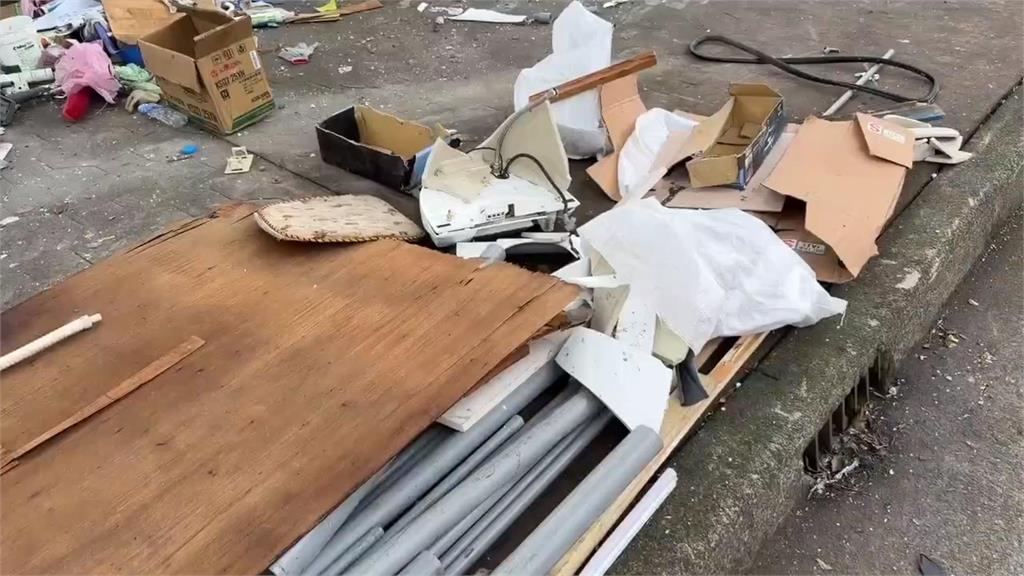 被轎車毒駕追撞！貨車被推去撞路樹、燈桿　駕駛重傷身亡