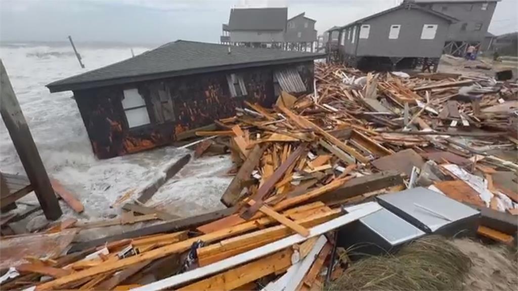 美國東南兩颶風侵襲！ 北卡海岸房屋倒塌