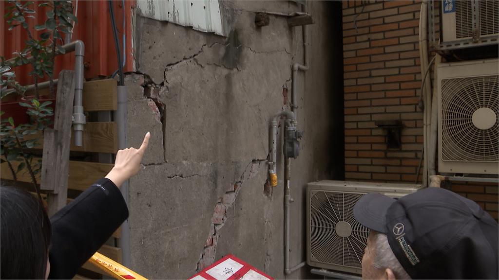 三重民宅傾斜灌水搶救穩基地 居民最快週四可返家